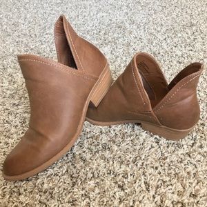 Universal Thread Nora Booties